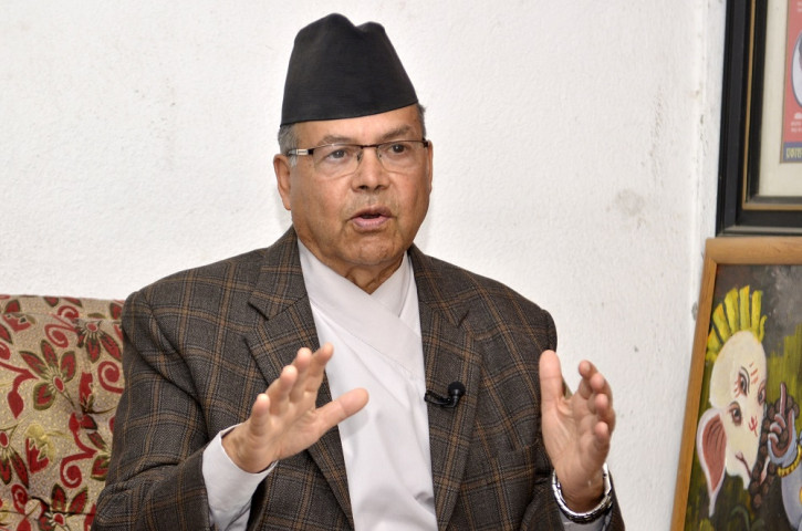 व्याख्यात्मक घोषणाको न्यानो थाङ्नोमा साथीहरु सुत्नु भएको छ : झलनाथ खनाल