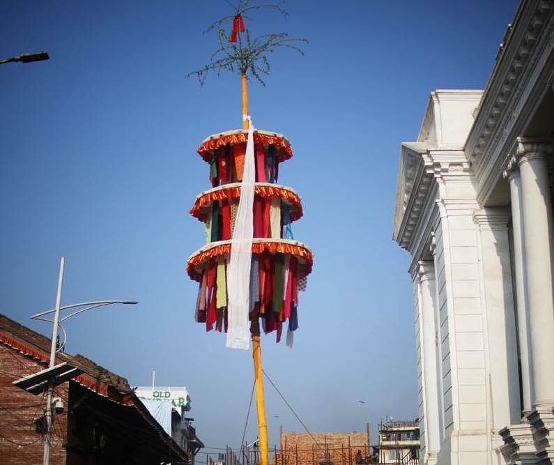 बसन्तपुरमा ठड्याइयो चीर, सुरु भयो होली